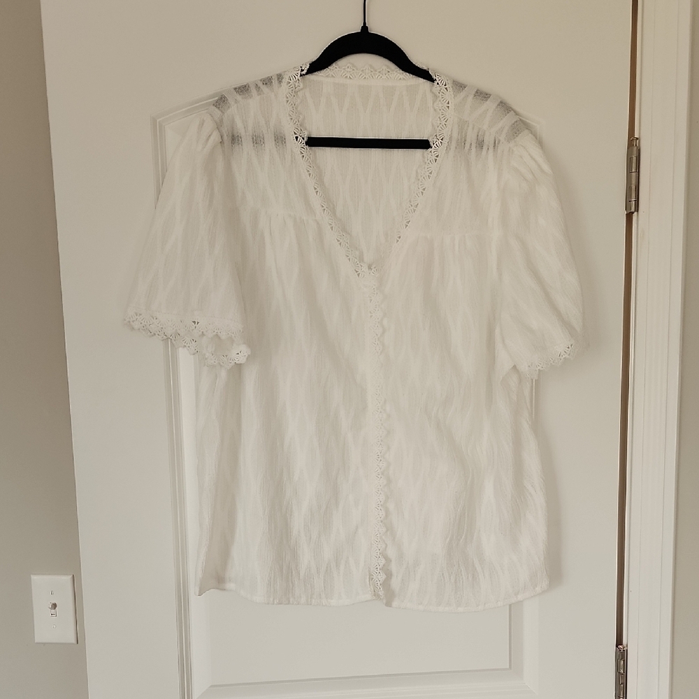 SHEIN White Puff Sleeve Ruffled Blouse